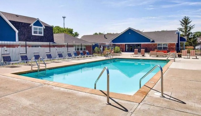 Lovely 1 BR, 2 Beds Apartment with Pool, Sleeps 4