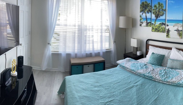 Lovely 1 BR Condo -Pool,Gym, Shops & Beach near