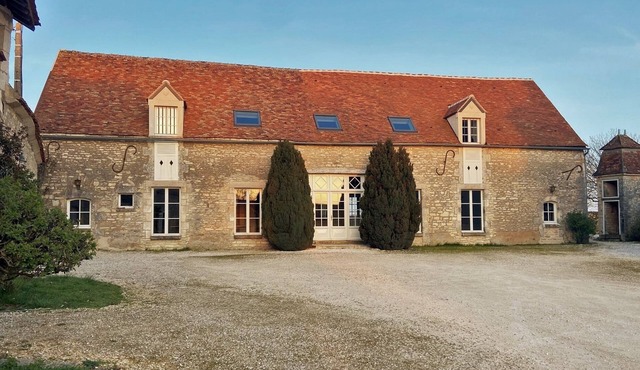 Lovely 15-person house with swimming pool guaranteed peace and quiet