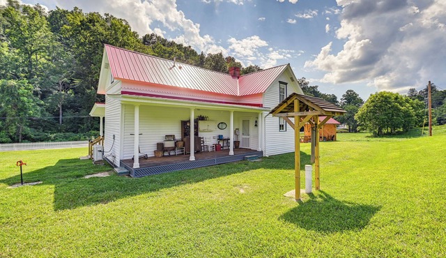 Lovely 1800’s Booneville Home w/ Antique Furniture