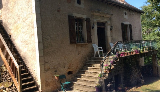 Lovely 19th century limestone farmhouse with 5 bedrooms set in own land.
