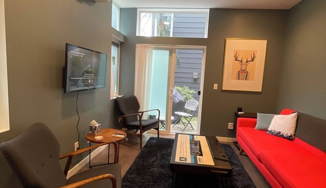Lovely 1bd Suite with AC in Central Seattle-get anywhere easily!