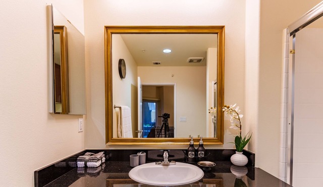 Lovely-1bed Condo in DTLA + Parking & Wifi