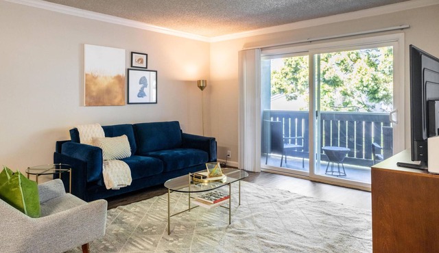 Lovely 1BR Apartment in Alameda w/ Pool + Parking