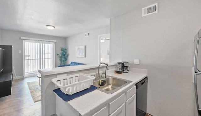 Lovely 1BR Apt Fully Equipped Kitchen
