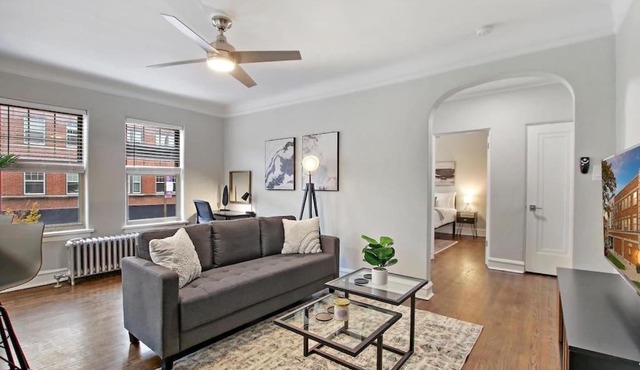 Lovely 1BR Apt in Evanston - Elmwood 105