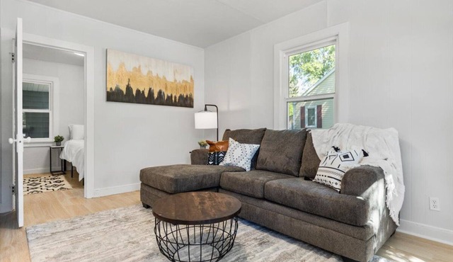 Lovely 1BR Hideaway: Fully Furnished, Unit 216