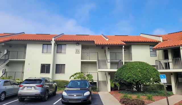 Lovely 1st Floor, 1 BR condo with garden, pool and water view in Tierra Verde