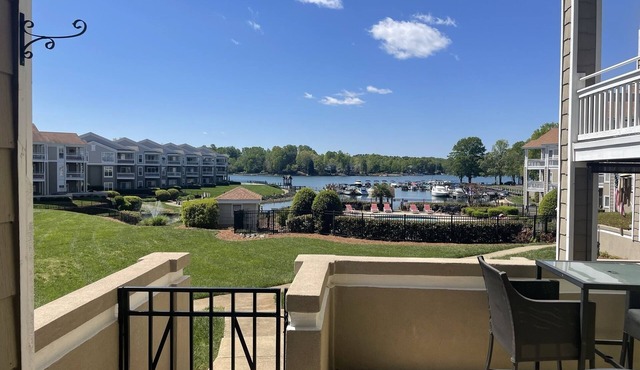 Lovely 1st Floor, Waterfront 2 Bedroom Condo with Pool, Pickleball and Tennis