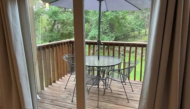 Lovely 2/2 Nature Lodge near Downtown with Firepit