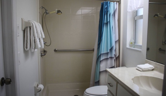 Lovely 2-bdr 2 bath Non-smoking, no pets, heated pool, AC, WiFi, Port Charlotte