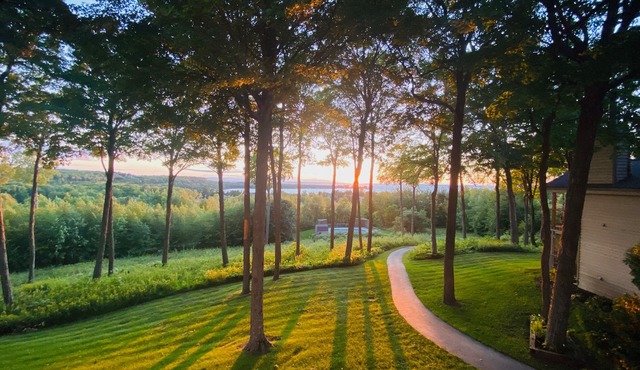 Lovely 2 bdrm 2 ba condo with awesome view of Egg Harbor short walk to downtown