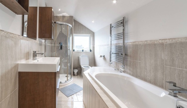 Lovely 2 Bed 2 Bath House in the heart of Sittingbourne.