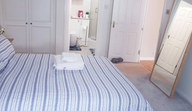 Lovely 2 bed 2 bath apartment in the heart of wimbledon