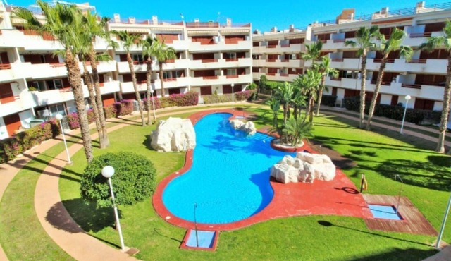Lovely 2-Bed Apartment in Playa Flamenca