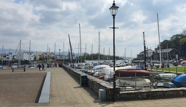 LOVELY 2 BED APARTMENT PORTHMADOG HARBOURSIDE FANTASTIC VIEWS