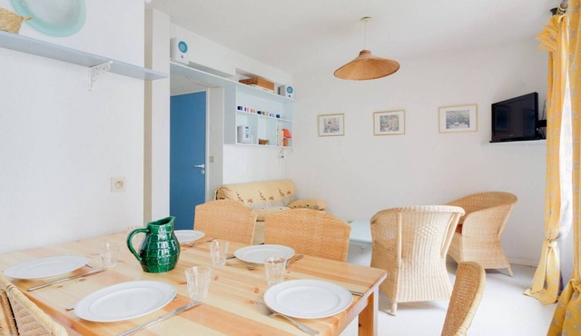 Lovely 2-Bed Apartment with Ski Storage, Close to Lift and Cauterets Center