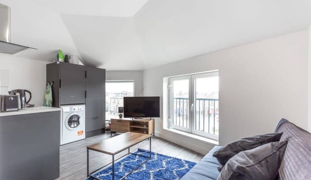 Lovely 2 Bed apartment close to city centre