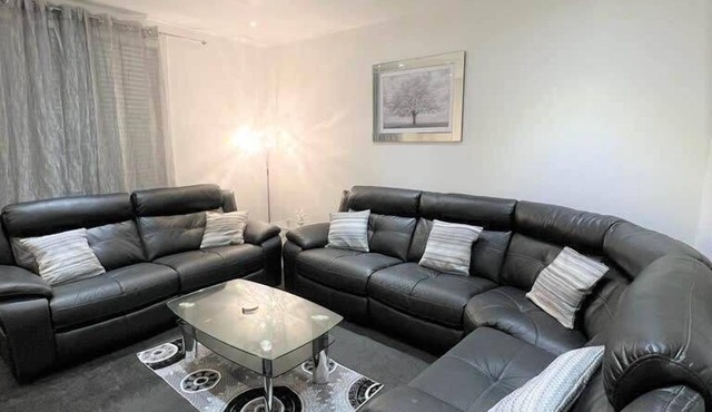 Lovely 2 Bed Apt close to Silverburn Mall