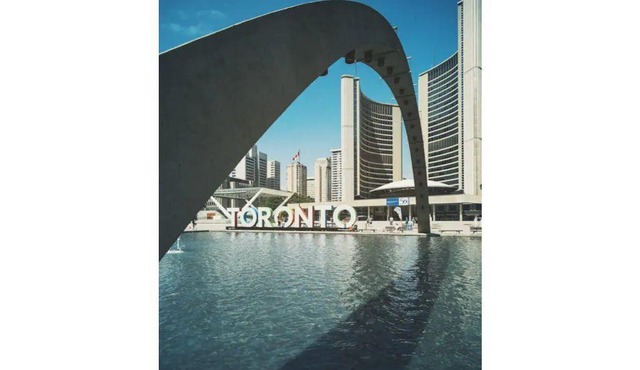 Lovely 2 Bed Condo in Downtown Toronto