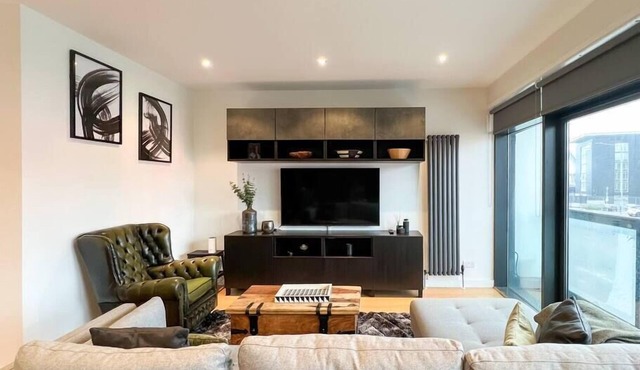 Lovely 2 Bed Duplex Apartment with Hydro Views