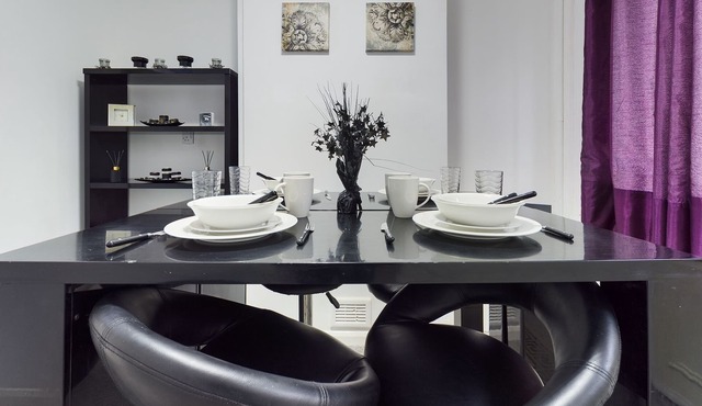 Lovely! 2-Bed House Located in Soke - on - Trent