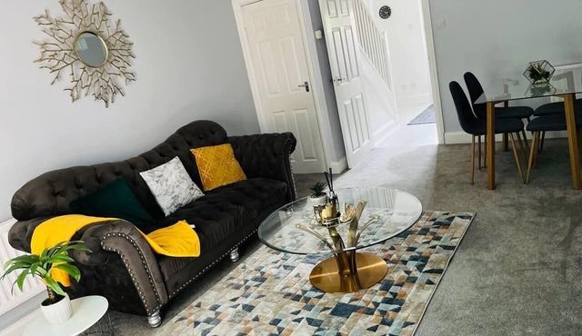 Lovely 2-Bed House in Rochester