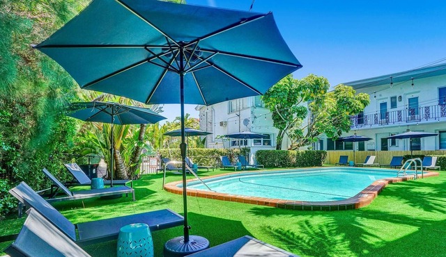 Lovely 2 Bedroom Apartment with Pool