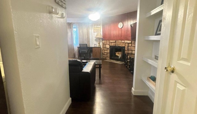 Lovely 2 Bedroom in the Heart of Colorado Springs