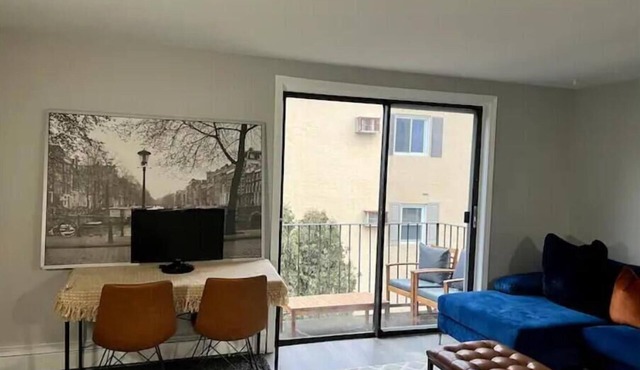 Lovely 2-Bedroom with Garage Parking