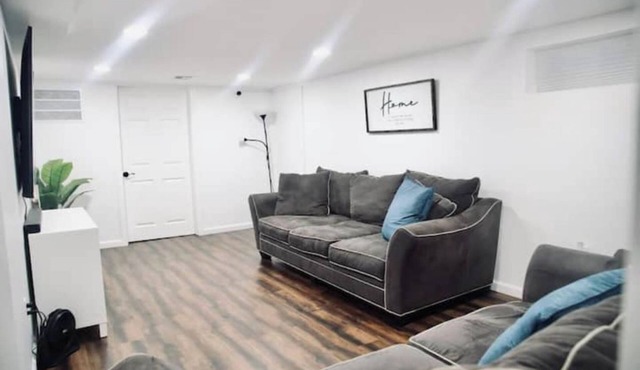 Lovely 2 Bedroom & 1 Bath Space