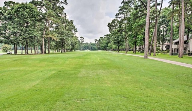 Lovely 2-Bedroom, 2-Bath Condo On The Golf Course