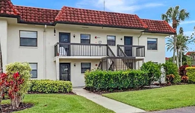 Lovely 2-bedroom 2-bathroom condo with AC in Naples