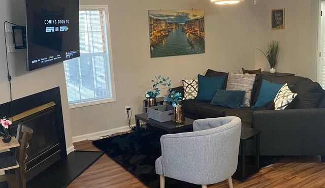 Lovely 2 bedroom 2 Bath located DOWNTOWN FAYETTEVILLE