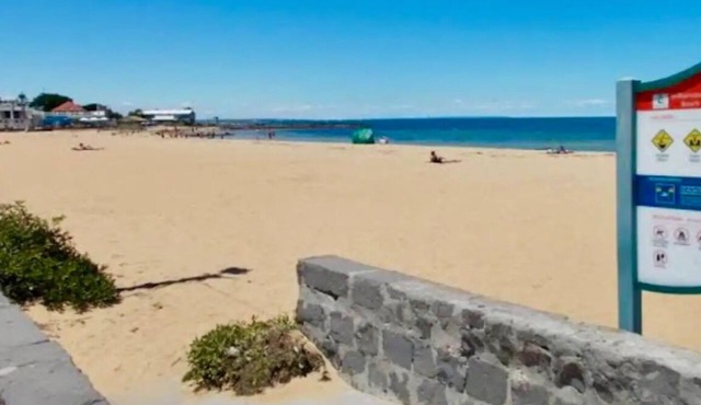 Lovely 2 bedroom apartment near the beach Free Parking