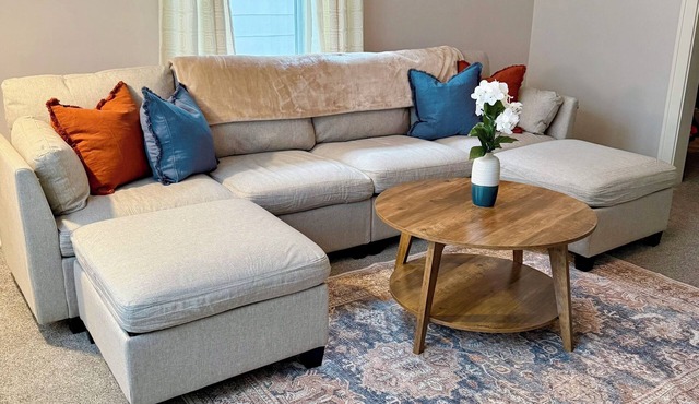 Lovely 2-bedroom apartment in historic Fort Madison Park-to-Park district