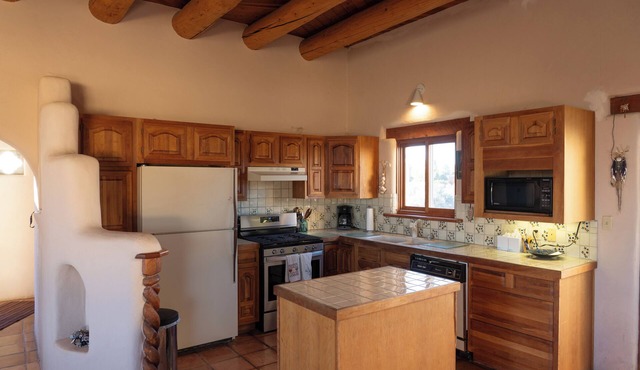 Lovely 2-bedroom adobe home in Taos
