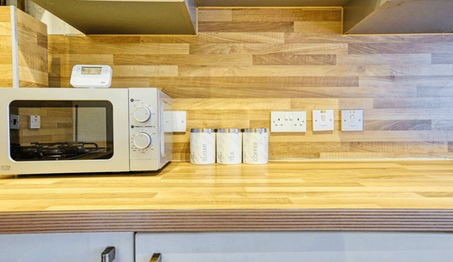 Lovely 2-bedroom apartment in welcoming Manchester neighborhood