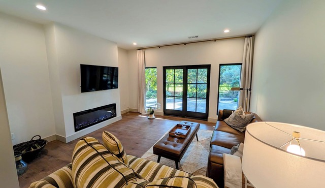 Lovely 2-bedroom apartment peaceful Petaluma Wine Country