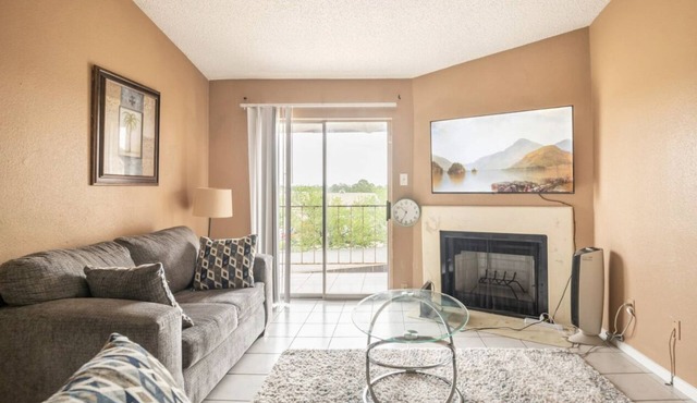 Lovely 2- bedroom apartment with nice amenities.