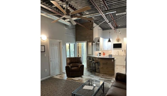 Lovely 2 Bedroom apartment, free parking