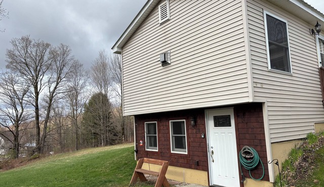 Lovely 2-bedroom apartment in Lowell, VT. Perfect for your getaway.