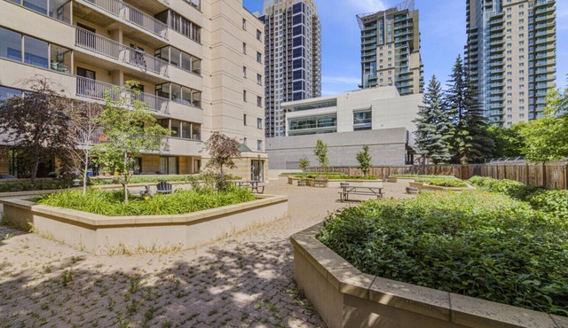 Lovely 2-Bedroom at Stampede | Free Parking