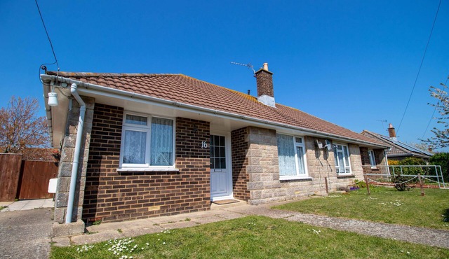Lovely 2 Bedroom Bungalow Close To Beach, Village And Shops. Good Prices Too.