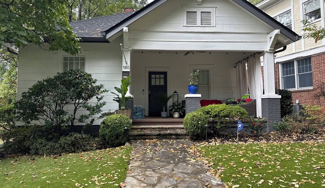 Lovely 2-bedroom bungalow with AC in welcoming Poncey Highland.