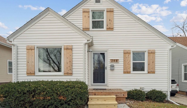 Lovely 2-bedroom cottage in charming Cedar Rapids