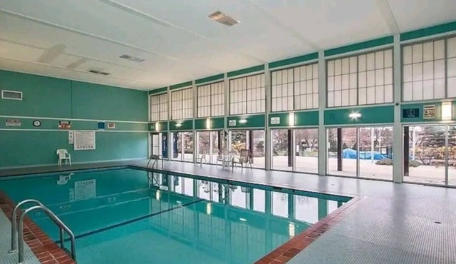 Lovely 2 bedroom condo with nice amenities and on the bus line