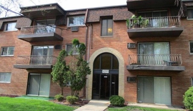Lovely 2 Bedroom Condo With Pool