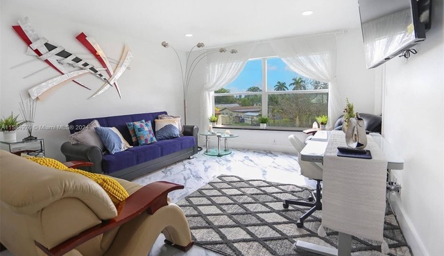 Lovely 2-bedroom condo in Margate with WiFi, AC