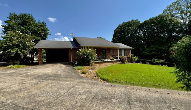 Lovely 2-bedroom cottage if you enjoy relaxing after a full day of fun.